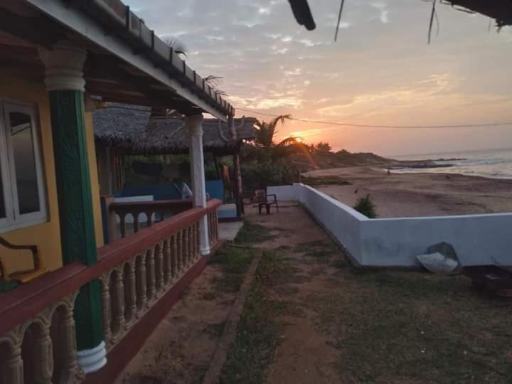 Happy Beach Guest House Hambantota Exterior foto